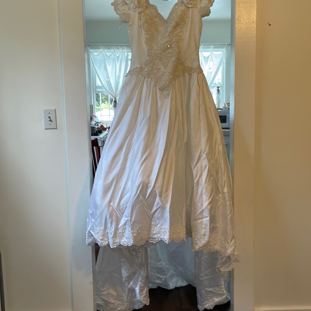 White Wedding Dress waist 34 inches Medium